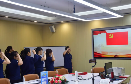 忆初心，，，，，，，，守党纪，，，，，，，，赶考路上勇毅行